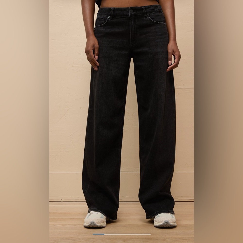 American Eagle Dreamy Drape Stretch Low-Rise Baggy Wide-Leg Jean
